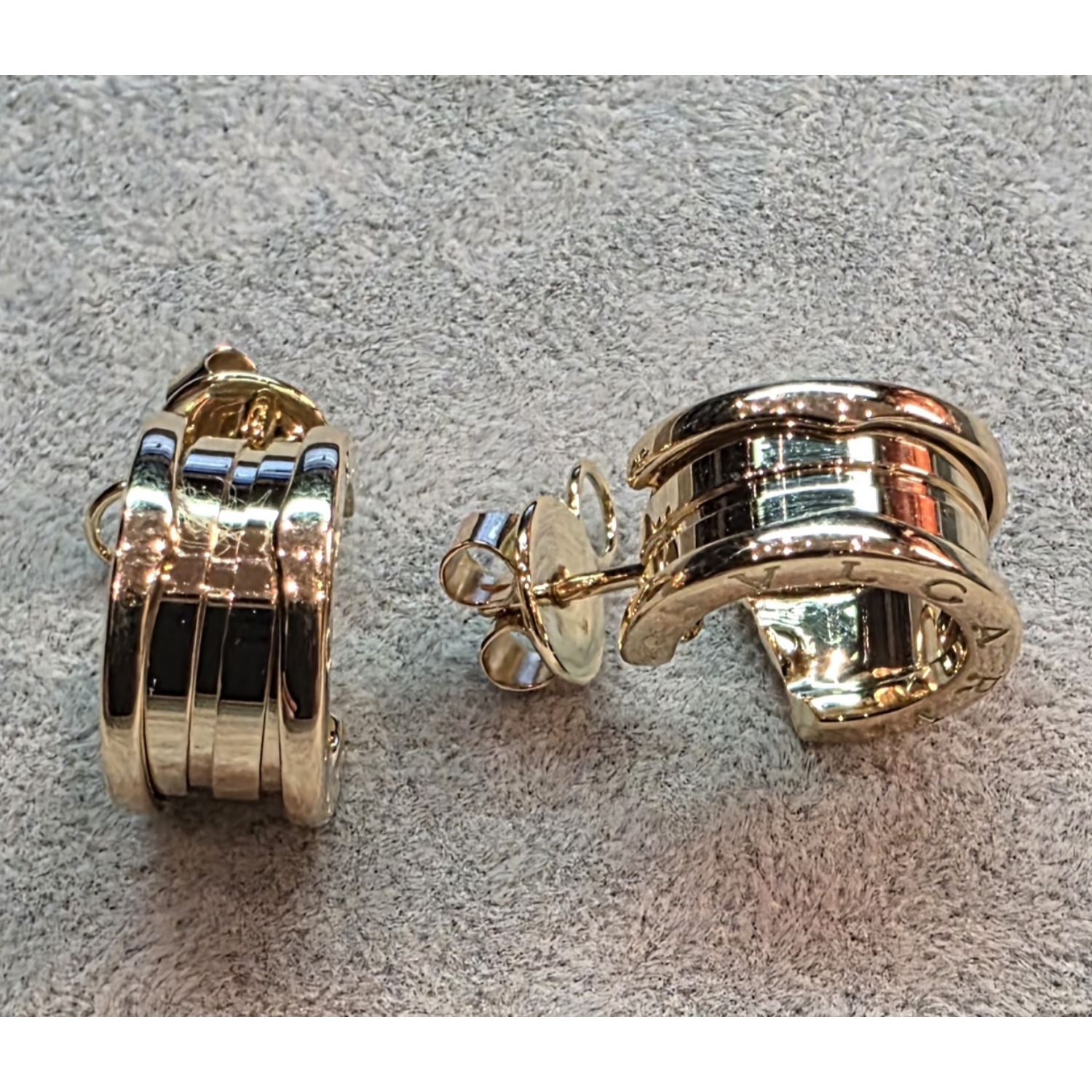 Pendientes bulgari b-zero anchos en oro amarillo.