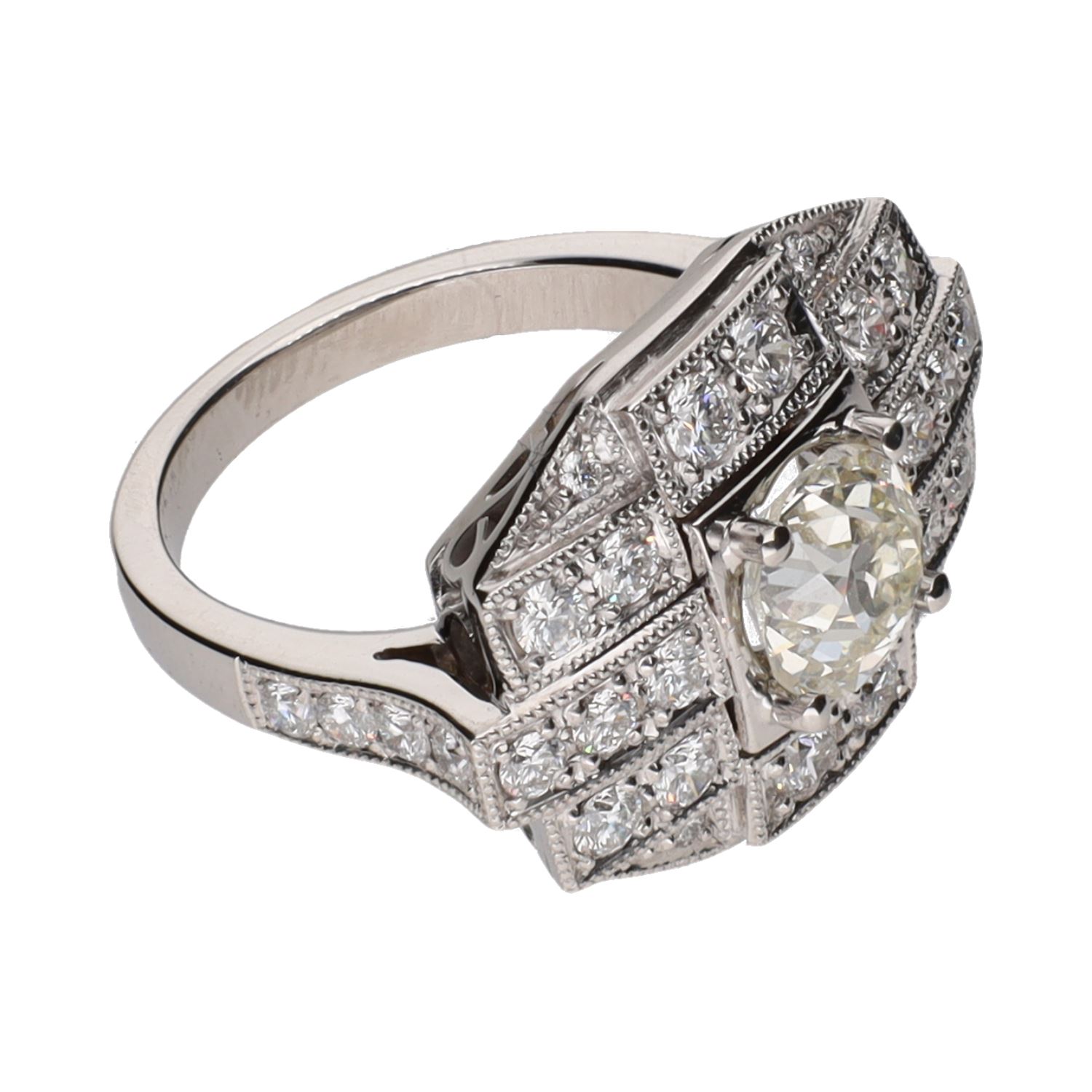 Sortija antigua en oro blanco con brillantes. Talla 13.