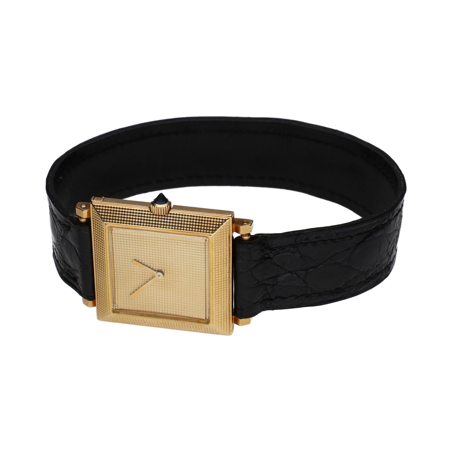 Carree cuadrado oro amarillo cuerda manual.  
