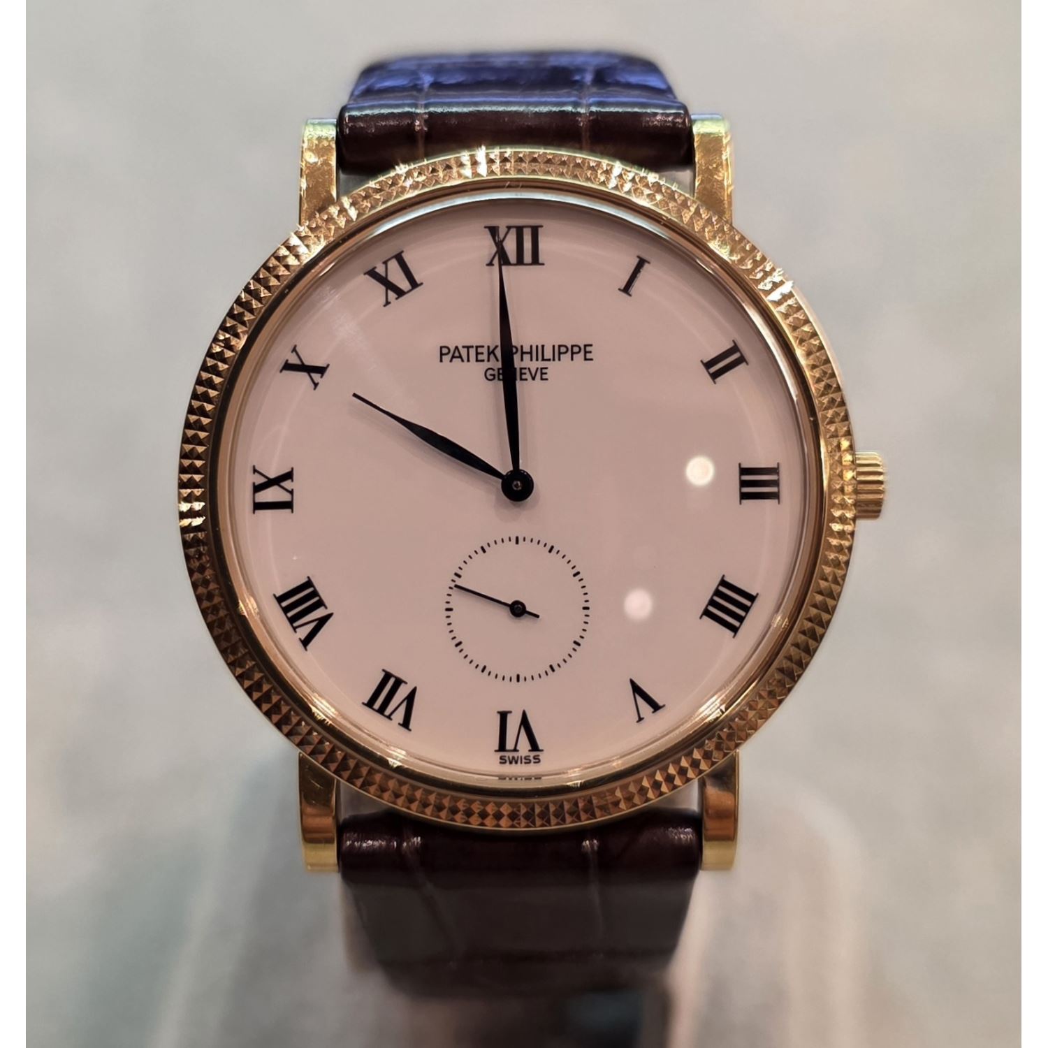Calatrava clous de paris oro amarillo cuerda manual 33mm.   