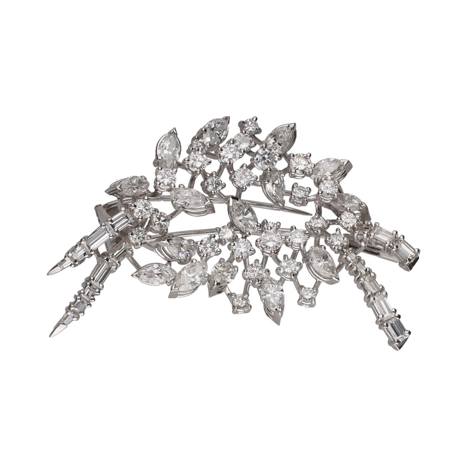 Broche en oro blanco con diamantes.