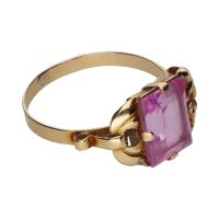 Sortija antigua en oro amarillo con cuarzo rosa. Talla 13.